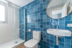 Un baño de Apartaments La Perla Negra