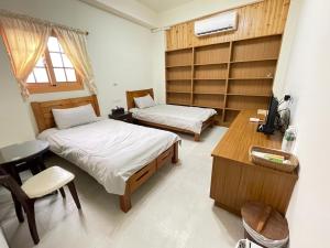 Rúm í herbergi á 芹壁山城民宿 Chinbe Hill Village House B&B