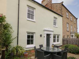 a white house with a table and chairs at Hutchinson House in Richmond