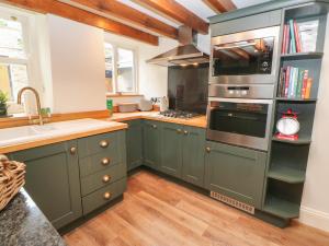 a kitchen with green cabinets and a sink at Hutchinson House in Richmond
