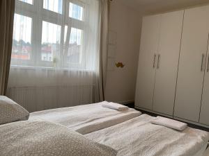 Posteľ alebo postele v izbe v ubytovaní Little Tom Apartments