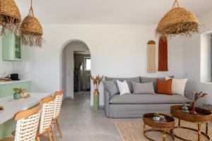 Posezení v ubytování Isalos Villas with private pool, sleeps 4