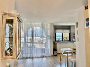 TV a/nebo společenská místnost v ubytování Silver Home