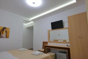 A bed or beds in a room at Hotel Mano