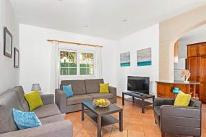 A seating area at Villa Genestar by Villa Plus
