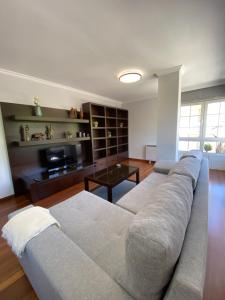 a living room with a couch and a table at O de Sempre! in Rianjo