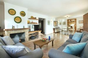 Posezení v ubytování Villa Busqueroles by Villa Plus
