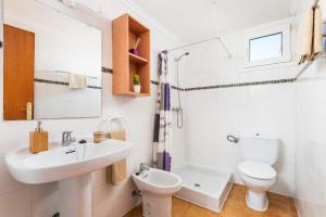 Ένα μπάνιο στο Villa Adelaide by Villa Plus +20 φωτογραφίες