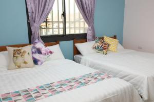 Postel nebo postele na pokoji v ubytování 小葉園民宿Little Ya B&B