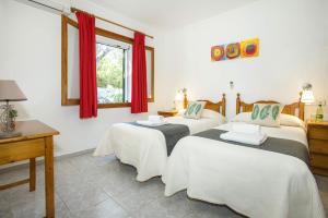 Ein Bett oder Betten in einem Zimmer der Unterkunft Villa Sol Pollensa by Villa Plus