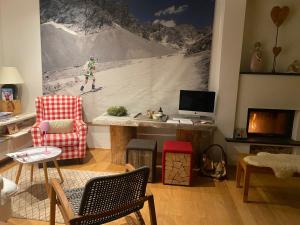 Televízia a/alebo spoločenská miestnosť v ubytovaní Alpin Appartement Reinhard Tritscher