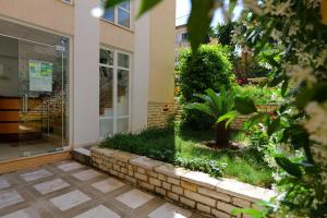 A garden outside Hotel Mano