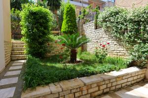 A garden outside Hotel Mano