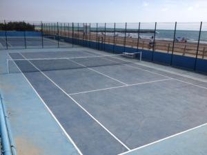 Tenis a/nebo squash v ubytování MAGNIFICO ATICO-DUPLEX FRENTE AL MAR nebo okolí