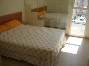 Postel nebo postele na pokoji v ubytování MAGNIFICO ATICO-DUPLEX FRENTE AL MAR