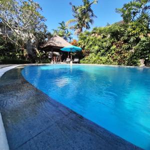 The swimming pool at or close to Sama's Cottages and Villas