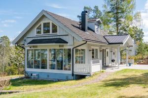 Photo de la galerie de l'établissement Elegant home with stunning sea view and garden, à Stockholm