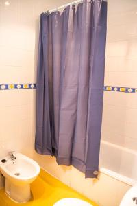 Koupelna v ubytování Apartamento AGUAMAR + 18 fotografií