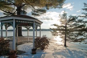 Gallery image of Lake House at Ferry Point in Sanbornton
