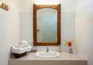 Koupelna v ubytování Alam Anda Ocean Front Resort & Spa CHSE Certified