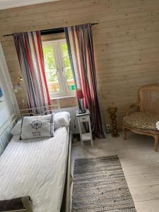 Ruang duduk di Kolmårdsgården B&B