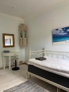 Katil atau katil-katil dalam bilik di Kolmårdsgården B&B