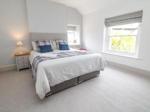 En eller flere senge i et værelse på Bank Cottage