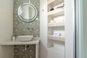 A bathroom at Eleni Luxury Maisonette with Jacuzzi