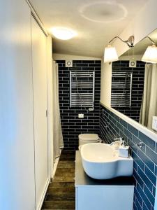 Um banheiro em Delizioso bilocale - Stazione Rogoredo, M3, Linate