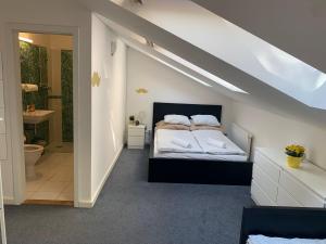 Posteľ alebo postele v izbe v ubytovaní Little Tom Apartments