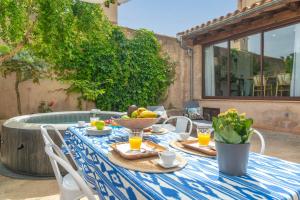 a blue and white table with a bowl of fruit at Can Pontet in Vilafranca de Bonany