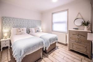 Ліжко або ліжка в номері Saxon Lodge Cottage Felixstowe Air Manage Suffolk