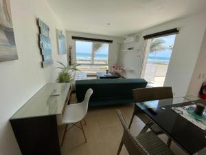 Χώρος καθιστικού στο Departamentos Amoblados Frente al Mar Manta -PROINKASA