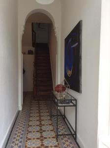 a hallway with a stairway with a table and a staircase at B&B Alexander in Maastricht