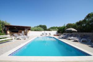 Swimmingpoolen hos eller tæt på Apartments Lavinija