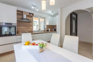 Kuchyňa alebo kuchynka v ubytovaní Apartments Natalija