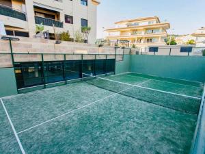Tenis a/nebo squash v ubytování Apartamento moderno con piscina, cerca playa y servicios, Jávea - ES-160-11 nebo okolí