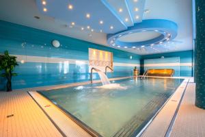 Bazén v ubytování Spa & Wellness Hotel Orchidea nebo v jeho okolí
