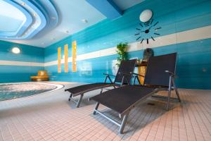 Bazén v ubytování Spa & Wellness Hotel Orchidea nebo v jeho okolí