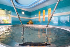 Bazén v ubytování Spa & Wellness Hotel Orchidea nebo v jeho okolí