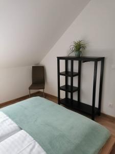 Posteľ alebo postele v izbe v ubytovaní Dália Apartman