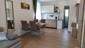 Kuchyňa alebo kuchynka v ubytovaní Dália Apartman