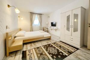 A bed or beds in a room at Tarcin Alacati Hotel