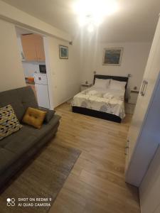 Postel nebo postele na pokoji v ubytování Apartments & room Ivica Split