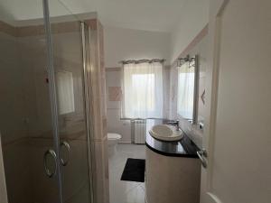 A bathroom at VILLA LUDO a ZAMBRONE TROPEA