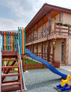 Sân chơi trẻ em tại Casa Olimpia 2 Mai