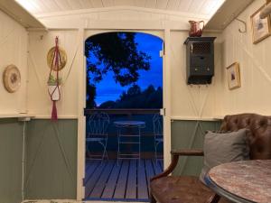 Gallery image of Original Roadsmans Wagon with breathtaking views in Longhope
