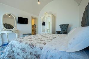 A bed or beds in a room at Villa Primavera