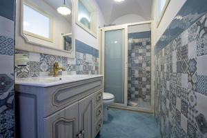 A bathroom at Villa Primavera