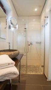 a bathroom with a shower and a sink at Haus Wexler 2 - EG in Cuxhaven